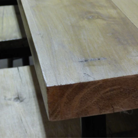 Barra y bancos Álamo y Hierro recuperado