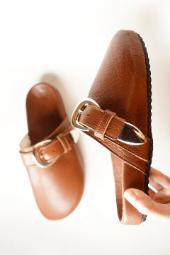 MULES POLY CUERO TABACO - tienda online