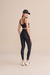 Mulher usando legging academia Live! Preta icon neo com top icon neon pose traseira