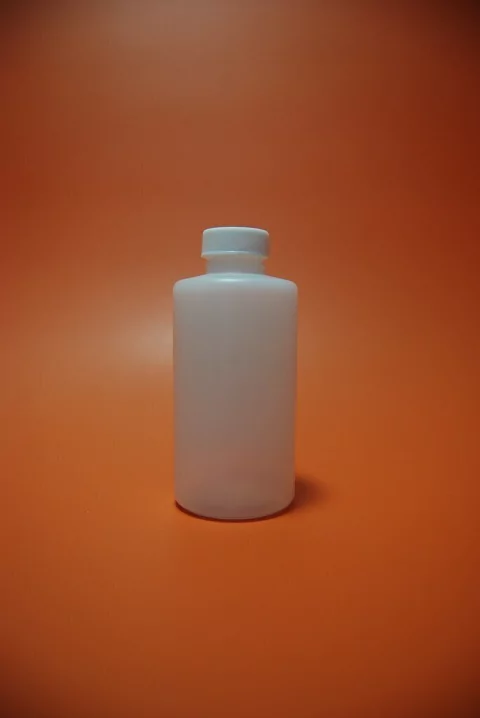 BOTELLA ALCOHOLERA PEAD NATURAL CON TAPA E INSERTO R-24/400
