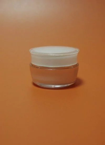TARRO ACRÍLICO CILÍNDRICO 15 ML BLANCO NACARADO CON ARILLO PLATA