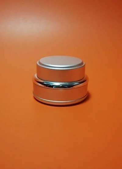 TARRO DE ACRÍLICO CILÍNDRICO PLATA MATE CON ARILLO PLATA BRILLANTE