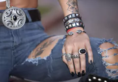 Anillo CINTA CALAVERAS GRANDES en internet