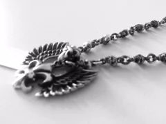 DIJE FLOR DE LIS ALADA - comprar online