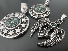 Dije Cruz con alas & strass