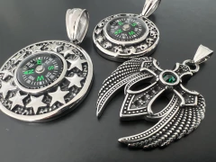 Dije Cruz con alas & strass