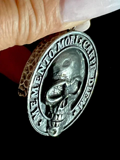 Dije MEMENTO MORI en internet