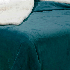 Acolchado Corderito Liso King Size Kavanagh Color Petroleo