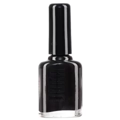 Un elegante frasco cilíndrico de vidrio negro con acabado mate y tapón a juego expone de forma sobria el logotipo blanco de la marca Juka en su frente. En su interior se conserva el tono "47 Black Heart", una laca de uñas clásica que brinda un color negro