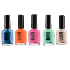 Kit de cinco esmaltes veganos Juka en colores azul, naranja, rosa, verde y beige con tapa negra