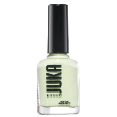 El esmalte 112 Cadaqués de Juka, captura los tonos del Mediterráneo, y presenta un verde manzana, delicado, suave y único.