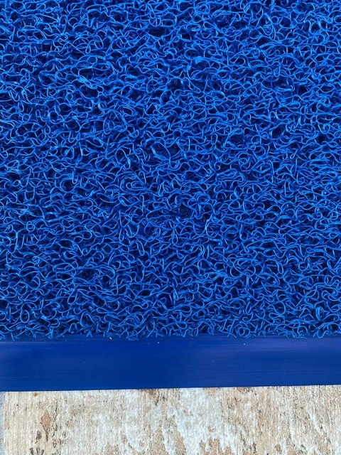 TAPETE RULO PVC LISO COLOR AZUL 12MM 65X45 CM C BORDE AZUL