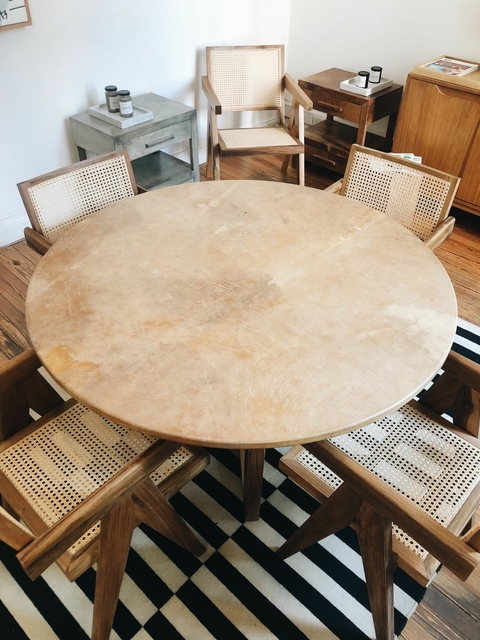 MESA HAITI CON TAPA EN PERGAMINO