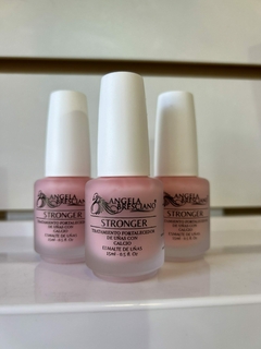 Esmalte Nail care -Angela Bresciano