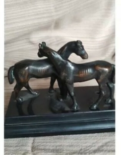 Pareja De Caballos En Petit Bronce Con Base De Metal Finos en internet