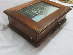 Caja De Madera Ceremonial De Guarnicion Militar Llave Y Mas en internet