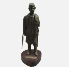 Estatua de un soldado fortinero de campaña gaucho hecha de bronce macizo c1980 en internet