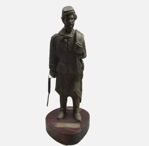 Estatua de un soldado fortinero de campaña gaucho hecha de bronce macizo c1980 en internet