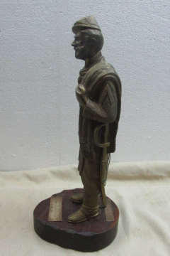 Estatua de un soldado fortinero de campaña gaucho hecha de bronce macizo c1980 - comprar online