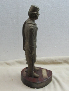 Estatua de un soldado fortinero de campaña gaucho hecha de bronce macizo c1980