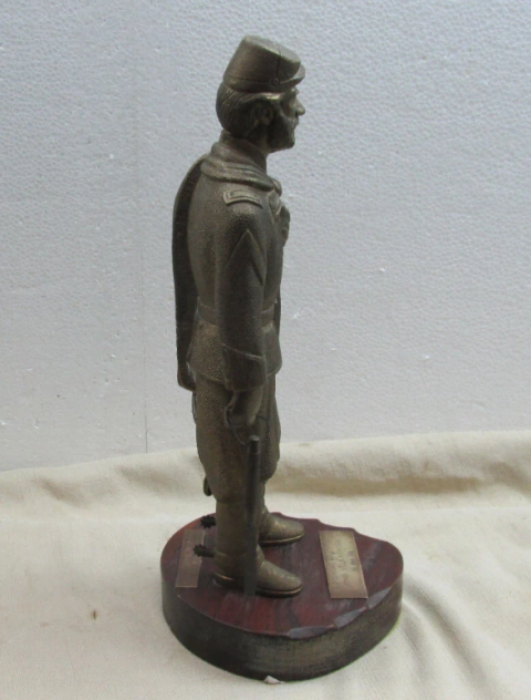 Estatua de un soldado fortinero de campaña gaucho hecha de bronce macizo c1980