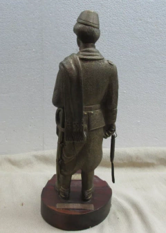 Imagen de Estatua de un soldado fortinero de campaña gaucho hecha de bronce macizo c1980