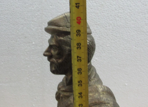 Estatua de un soldado fortinero de campaña gaucho hecha de bronce macizo c1980 en internet