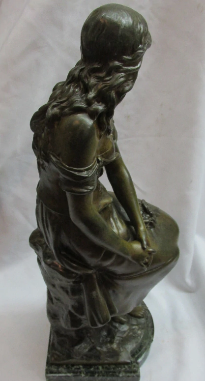 Figura escultórica antigua de Mujer Mignon por Auguste Moreau SXIX Original marrón p