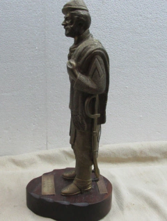 Estatua de un soldado fortinero de campaña gaucho hecha de bronce macizo c1980 - comprar online