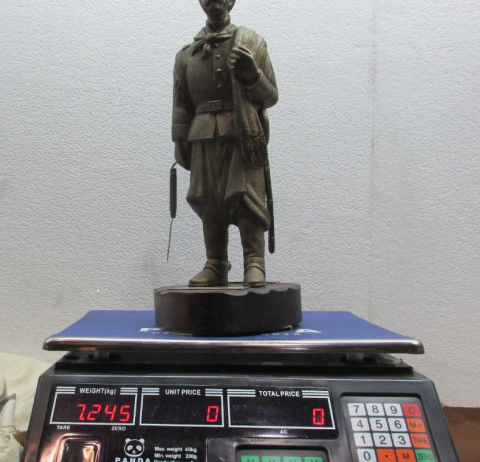 Estatua de un soldado fortinero de campaña gaucho hecha de bronce macizo c1980