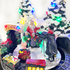 Aldea Navideña Papa Noel fotografiandose con tren con luz, musica y movimiento en internet