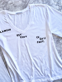Remera manga larga en V LAMOUR - comprar online