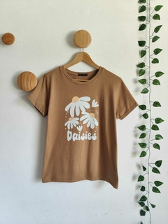 Remera básica DAISIES en internet