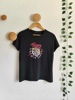 Imagen de Remera básica TIGER