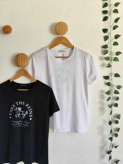 Remera básica REINS - SANTO DELIRIO