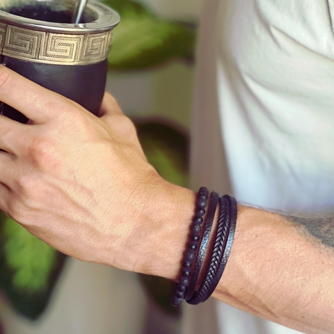 Pulsera para hombre: cuero ecológico y piedras