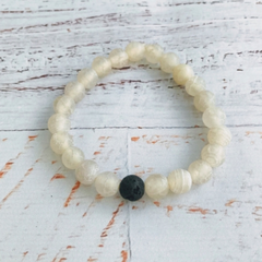 Pulsera Magma (lava volcánica) y ágatas blancas - comprar online