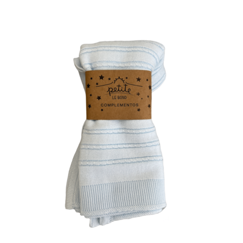 Manta trenzas tejido finito celeste