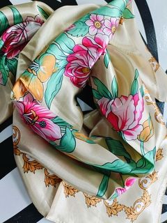 Pañuelo de SEDA - ROSES - comprar online