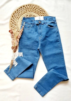 Jeans Celeste Intermedio Liso - BELA
