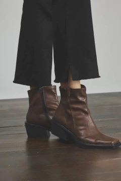 Imagen de Jean semi oxford negro deflecado c/abertura en bota elastizado - 348