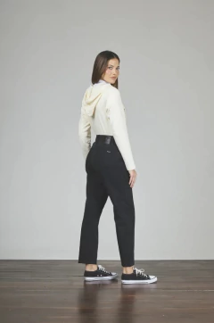 Jean mom clasico negro rigido - 411 en internet