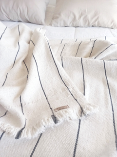Manta rústica | Cubre sillón | Pie de cama | Premium | Crudo