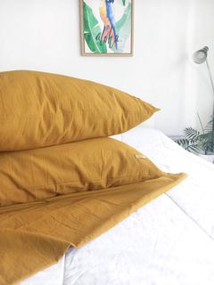 Combo: Pie de cama + almohadones | Mostaza - comprar online