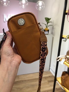 Porta celular Free Suela - tienda online