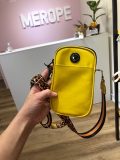 Imagen de Porta celular Free Amarillo