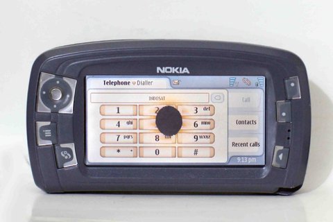 celular Nokia 7710,processador de 168Mhz, Bluetooth Versão 1.2, Symbian 7.0 S90 2nd Edition, SMS, MMS, E-mail