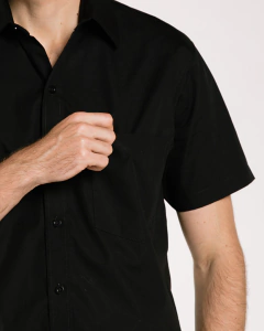 CAMISA MASCULINA MANGA CORTA NEGRA en internet