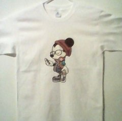 Playera Hipster Mickey Con Cafe Y Celular Disney Mouse