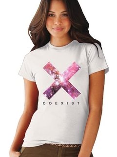 Playera Tacha X Universo Coexistir Blanca Para Dama Y Caball